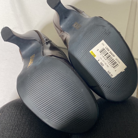 NWT Bongo Brown “Look Sharp” Stacked Heel Pumps - Picture 6 of 7